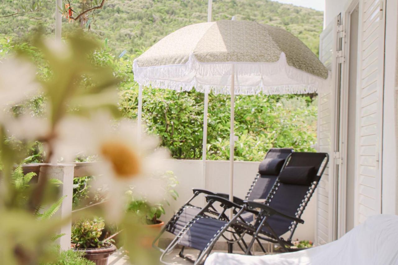 Faros Oasis Apartment Gdinj Bagian luar foto