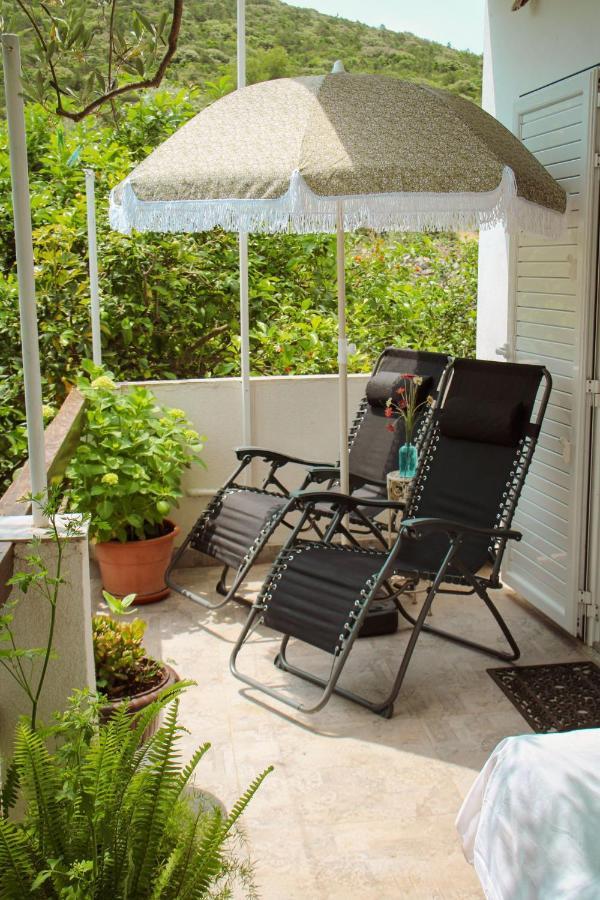 Faros Oasis Apartment Gdinj Bagian luar foto