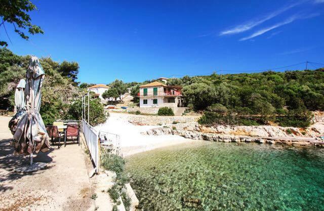 Faros Oasis Apartment Gdinj Bagian luar foto