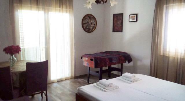 Faros Oasis Apartment Gdinj Bagian luar foto
